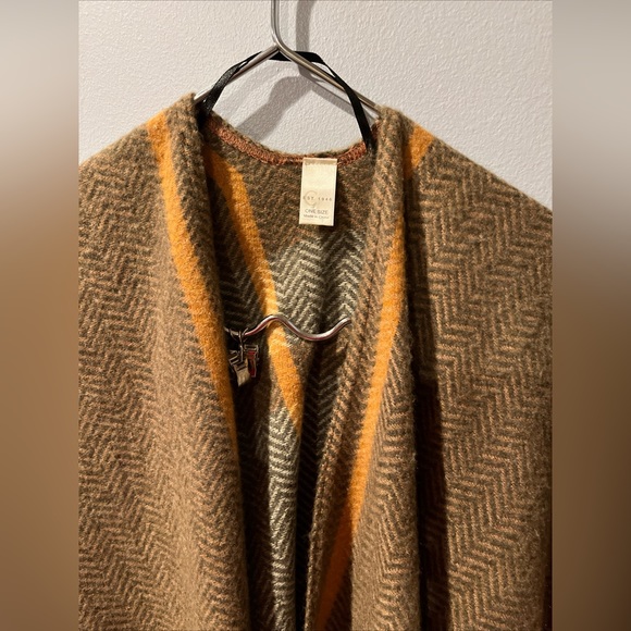 C Est. 1946 OS One Size Plaid Poncho Frayed hem Melon / Harvest Colors - Picture 5 of 6